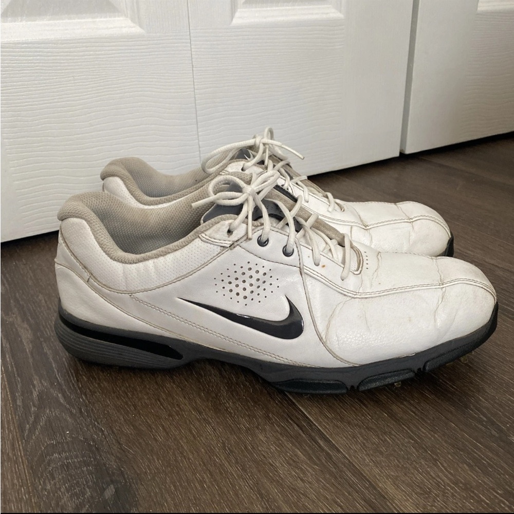 Nike Men's Golf shoes USED, size 9.5, white and black in color